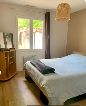 3 bedrooms, iron/ironing board, free WiFi, bed sheets