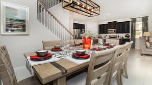 Dining - Solara Resort Vacation Home 5BR (Kissimmee)