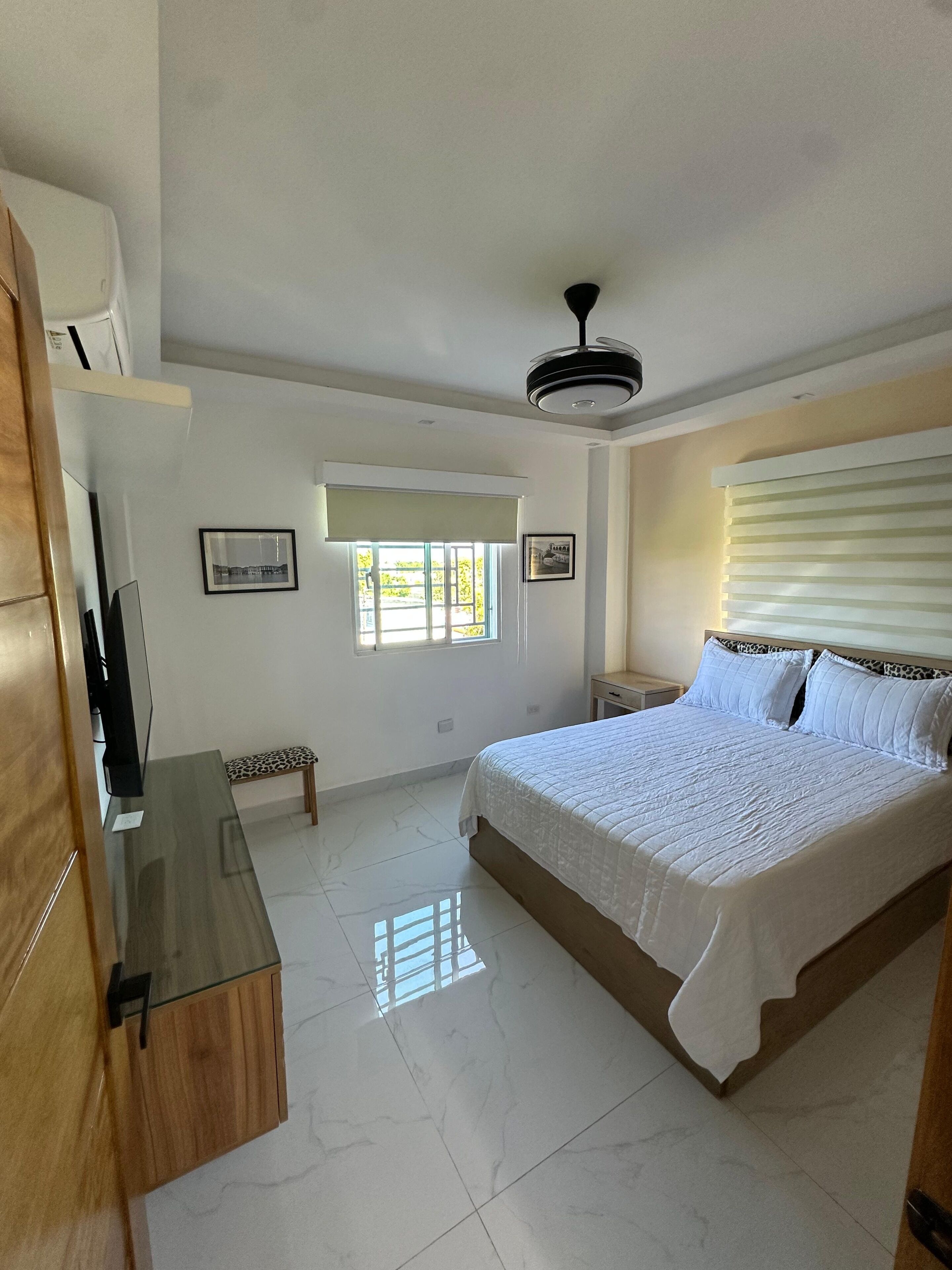 3 chambres, fer et planche à repasser, Wi-Fi, draps fournis