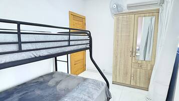 3 quartos, ferros/tábuas de passar roupa, Wi-Fi, roupa de cama