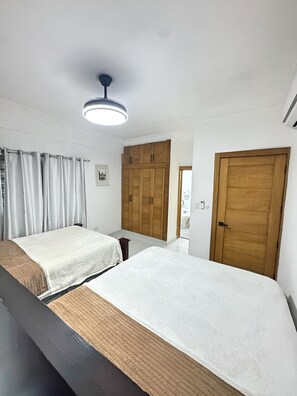 3 bedrooms, iron/ironing board, WiFi, bed sheets