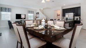 Dining - PCT9038 Summary:<br>Sola (Kissimmee)