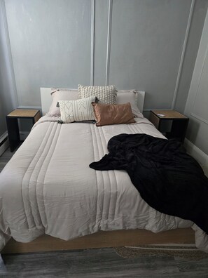 2 bedrooms, desk, iron/ironing board, free WiFi