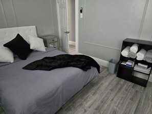 2 bedrooms, desk, iron/ironing board, free WiFi