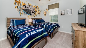 6 bedrooms, iron/ironing board, WiFi, bed sheets
