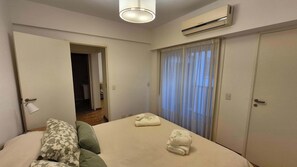1 habitación, tabla de planchar con plancha, wifi y ropa de cama 