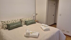 1 habitación, tabla de planchar con plancha, wifi y ropa de cama 