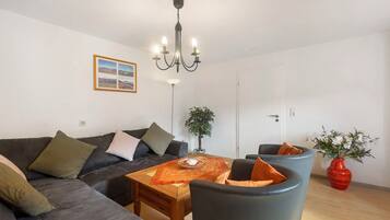 Una televisión, un reproductor estéreo