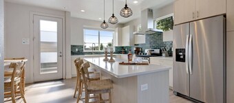 Luxe 3BR • Patio • Old Town Gem