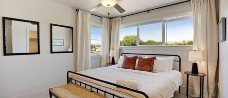 3 bedrooms, desk, iron/ironing board, travel cot