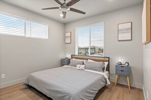 2 bedrooms, desk, iron/ironing board, travel crib - 2BR Retreat • King Bed + Patio (Fort Collins)