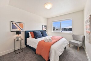 3 bedrooms, desk, iron/ironing board, travel crib