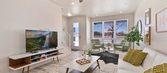 Mid-Mod Luxe âą Fire Pit + Patio