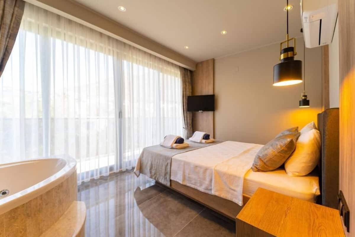 Luxury Villa, Balcony, Pool View