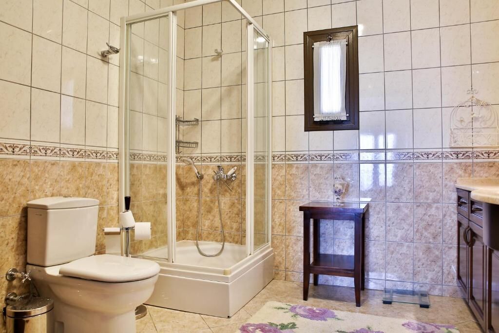 Deluxe Villa, Garden View | Bathroom | Slippers, towels