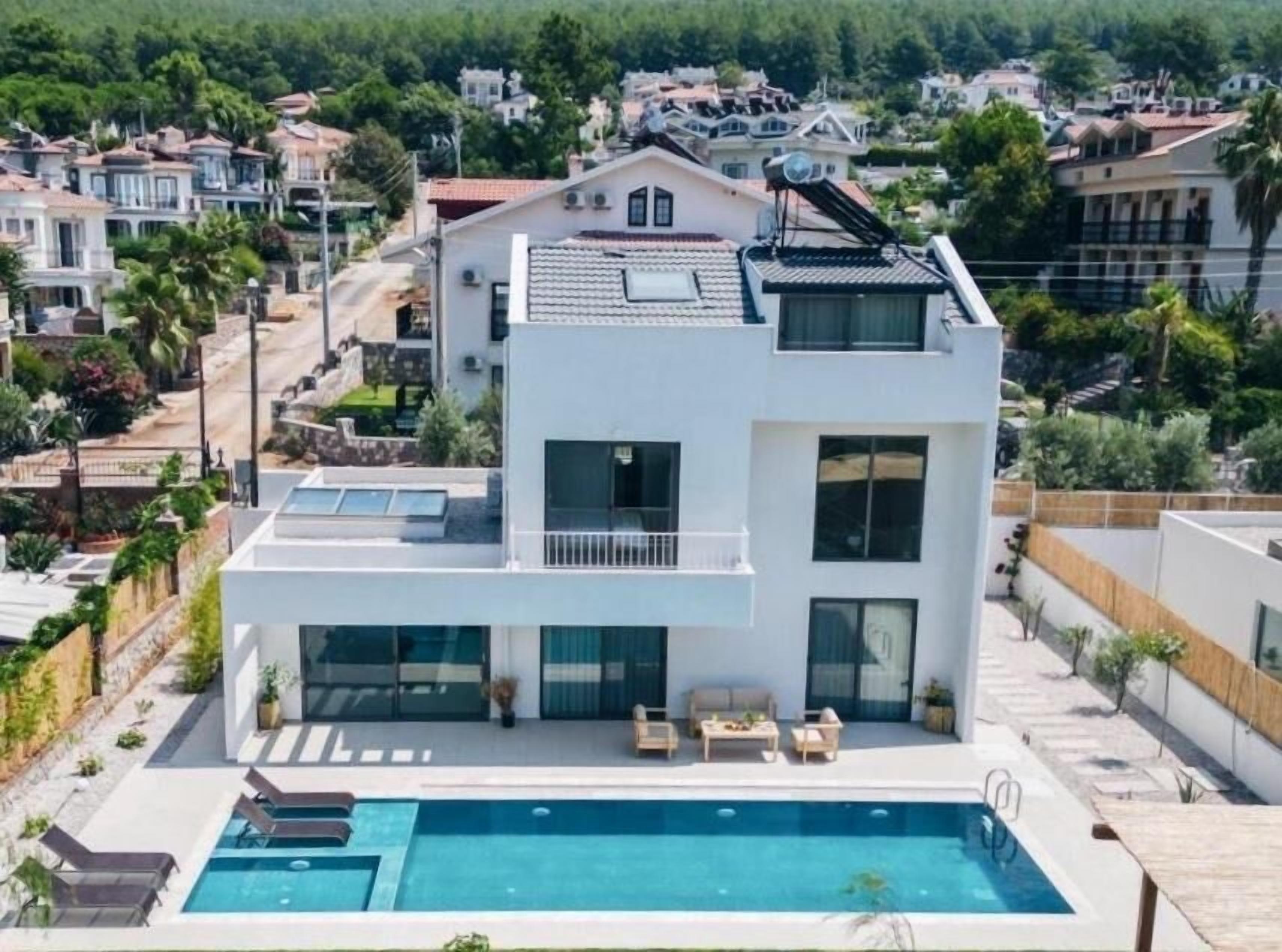 ملاءات من القطن المصري وأغطية فراش متميزة وأسرّة سليكت كومفورت وميني بار