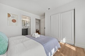 House | 8 bedrooms - Massive 8BR Home in Hayward With AC Free Parking (Hayward)