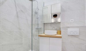 Apartment | Bathroom - Chic Apartment - 1br/4p - Place de la Nation (Paris)