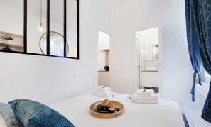 Apartment | 1 bedroom, laptop workspace, iron/ironing board, bed sheets