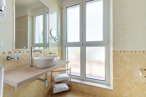 جناح - بشرفة - منظر للمدينة | حمام | مجففات شعر، مناشف، صابون، شامبو