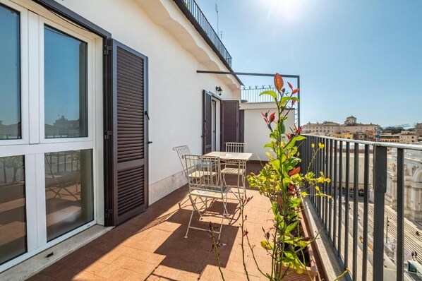 جناح - بشرفة - منظر للمدينة | شرفة/رواق