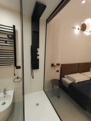 Standard Double or Twin Room | Bathroom | Hair dryer, towels, soap, shampoo