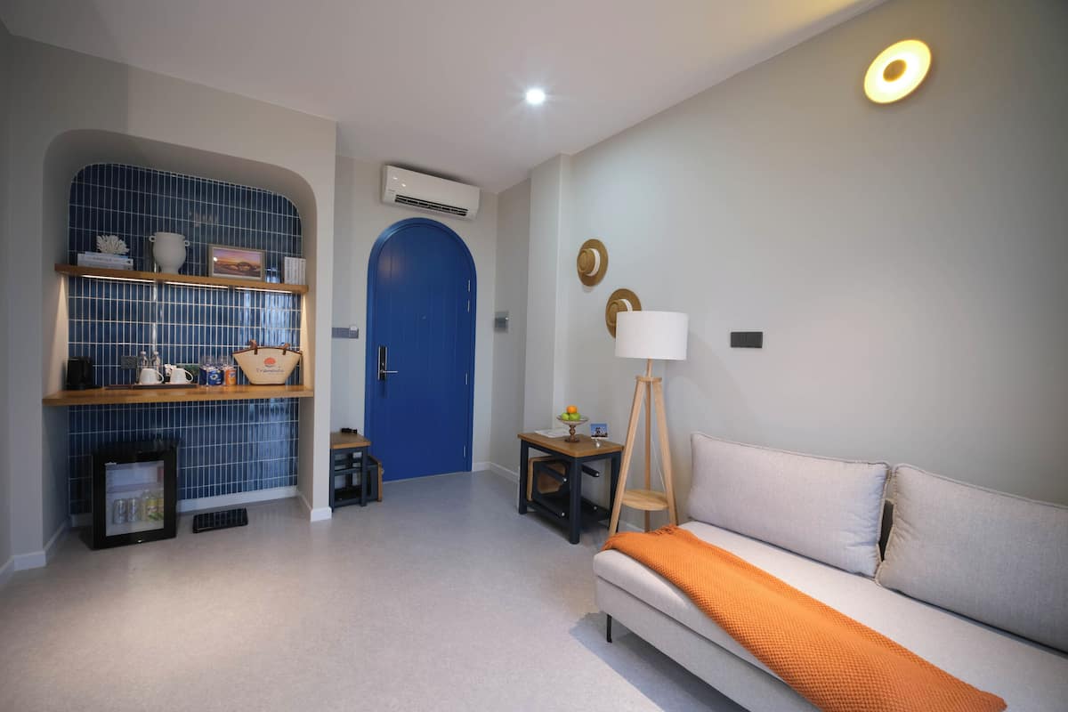 Pillowtop beds, minibar, in-room safe, desk