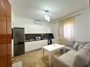 Apartment, 2 Bedrooms, Pets allowed, Hill View | Living area