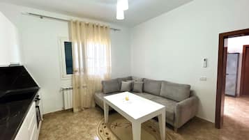 Apartment, 2 Bedrooms, Pets Allowed, Hill View | Laptop workspace, free WiFi, bed sheets