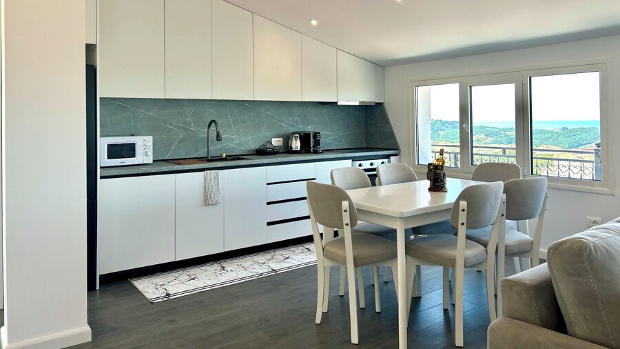 Ishëm Greenview Apartments