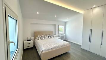 Appartement, 1 grand lit et 1 canapé-lit, balcon, vue colline | Espace de travail pour ordinateur portable, Wi-Fi gratuit, draps fournis