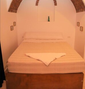 1 bedroom, iron/ironing board, Internet, bed sheets
