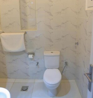 Shower, hair dryer, towels, soap - El Hanna Valley View - Charming studio in peaceful Luxor (Luxor)