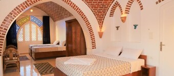 El Hanna Valley View - Lovely studio with AC in historic Luxor