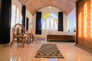 1 bedroom, iron/ironing board, internet, bed sheets