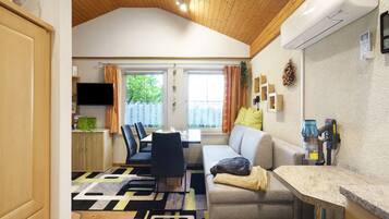 Fernseher, Kamin, Stereoanlage