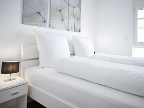 6 bedrooms, iron/ironing board, WiFi, bed sheets