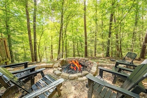 Property grounds - *Spacious 4BD Lodge Near TOWN! Hot Tub + Fire Pit* (Sevierville)