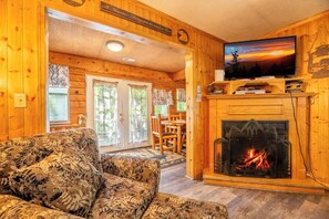 TV, fireplace, DVD player, table football - *Spacious 4BD Lodge Near TOWN! Hot Tub + Fire Pit* (Sevierville)