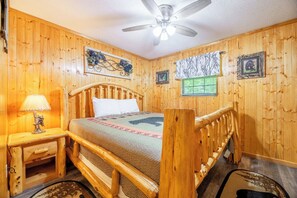 4 bedrooms, desk, iron/ironing board, free WiFi