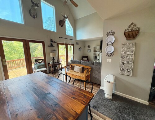 3-bedroom house in quaint James Creek just 1 mile from Raystown Lake