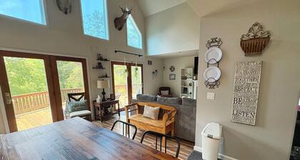 3-bedroom house in quaint James Creek just 1 mile from Raystown Lake