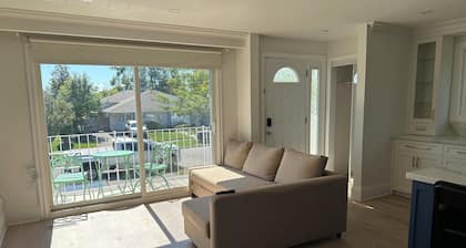 2 Bedroom 1 Bathroom house with self check in