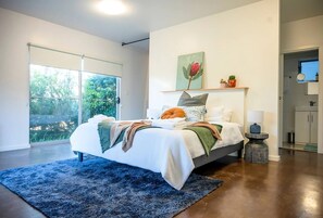1 habitación, tabla de planchar con plancha, cuna de viaje y wifi