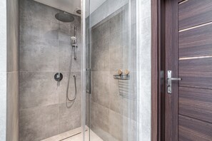 Apartamento, balcón | Baño | Toallas