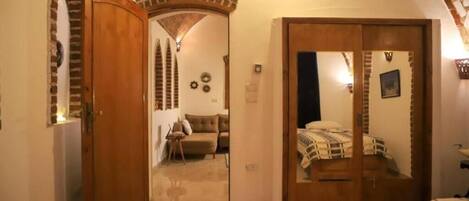3 bedrooms, iron/ironing board, internet, bed sheets