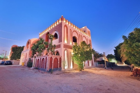 Exterior. El Hanna Valley View - 3-bedroom apartment in beautiful Luxor