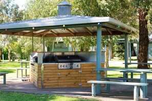 Área de parrillas y picnic