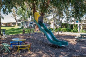 Zona de juegos infantil al aire libre