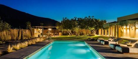 야외 수영장, 수영장 파라솔, 일광욕 의자